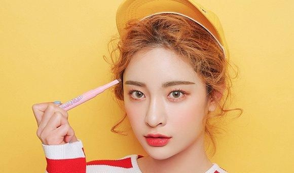【自带】自带颜值还不贵 几款让人光看外形就想下手的韩国美妆小物