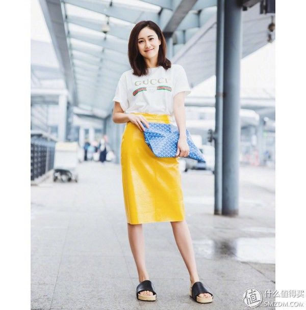 T恤plus过膝裙，开挂的夏天有它们就够了