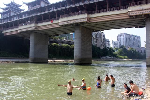 湖北有座迷你桥：多彩多姿多功能恩施风雨桥