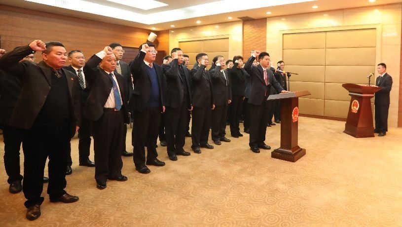 肇庆市人大常委会召开会议，表决通过有关人事任免事项