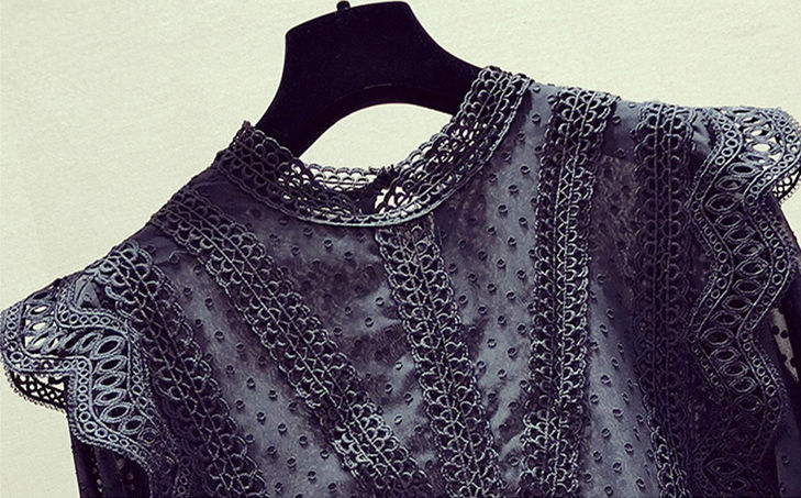 刚刚发现一种女衫，叫:“女神衫”，搭小脚裤穿，连背影都美上天