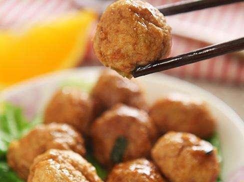  #中华美食#老外用筷子夹不起来的4种美食，中国网友：第四种我们也有点难