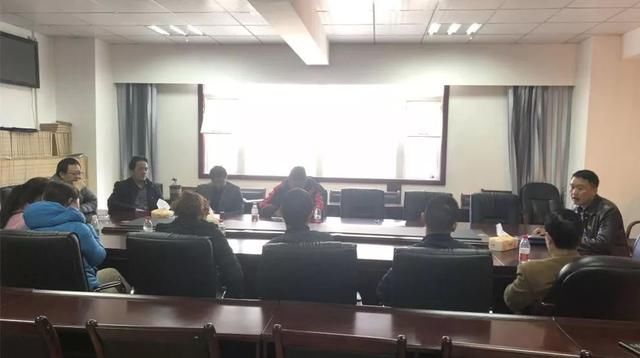 快递乱收费?雅江快速出击!八家快递网点承诺将明码标价