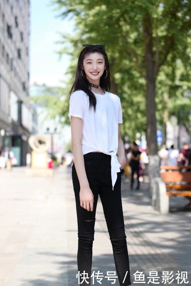  简约■素人街拍: 简约T恤穿的好, 也有回头率