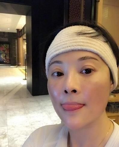 袁立发文暗讽某女星丢人:花钱请人写文章，找“粉丝”给鼓假掌