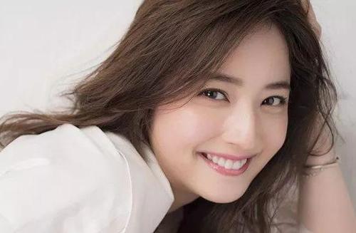 为什么日本女生天天化妆, 皮肤还是很白净! 原因基本离不开这3点