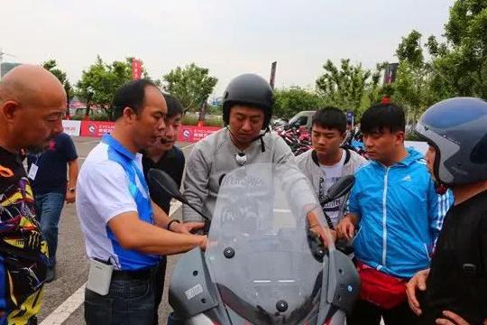 踏板玩绕桩也就算了，ADV居然也来！