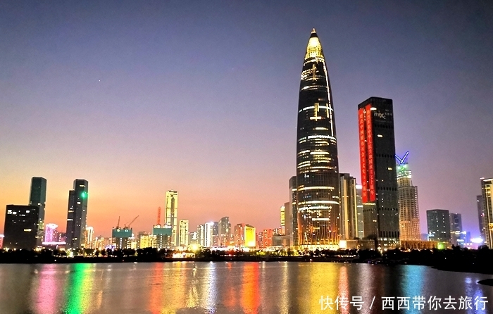  实拍：实拍深圳西部第一摩天楼，它才是深圳最美摩天楼
