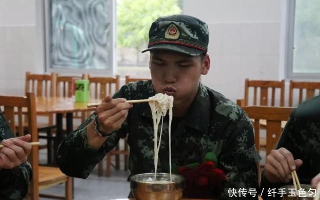  [广西]刚刚，武警广西总队首批新兵入营！