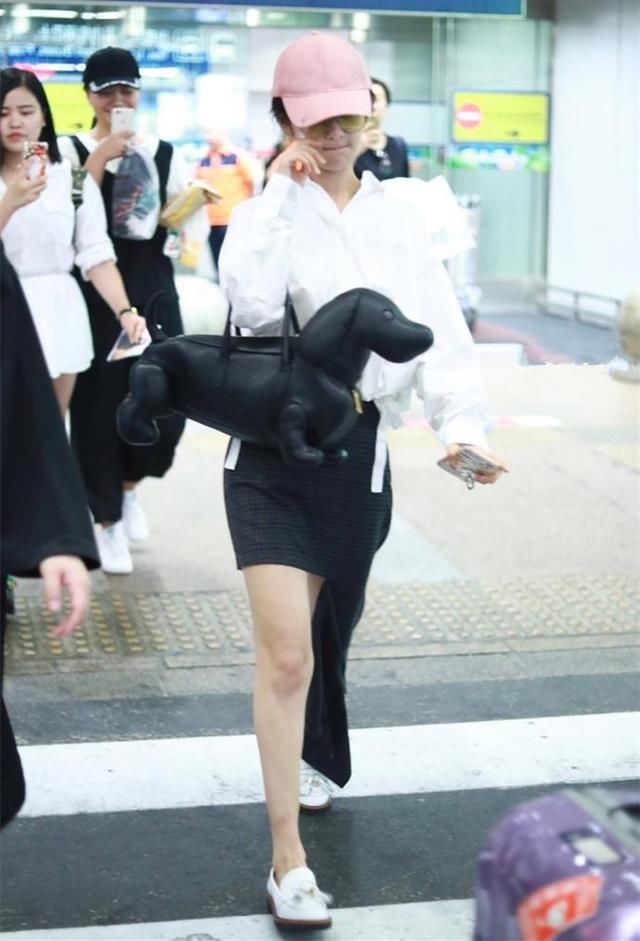 杨紫一条破烂裙瘦出新高度，网友:分分钟想上手把她裙子撕下来