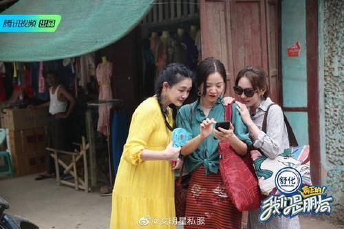针织衫■44岁大S素颜吓人?网友:这个大妈是谁?针织衫+百褶裙超时髦!
