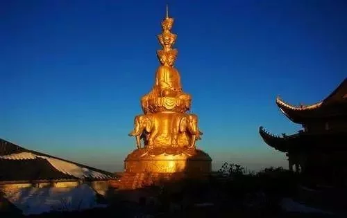 我们去这些神仙美地打卡,赏山川湖泊,漫步幽静古镇【2020热门旅游景点】