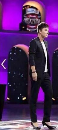 谁说高跟鞋只能女生穿，刘德华穿上高跟鞋经典，鹿晗竟毫无违和感