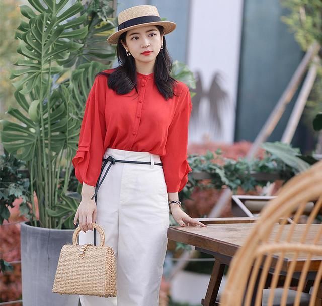  『博主』牛仔外套如何穿出高级复古风？学三木博主搭配卡其色长裤，太美了