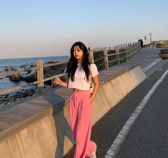  显瘦：一年四季必备的阔腿裤，今年春夏流行这3条，显高又显瘦