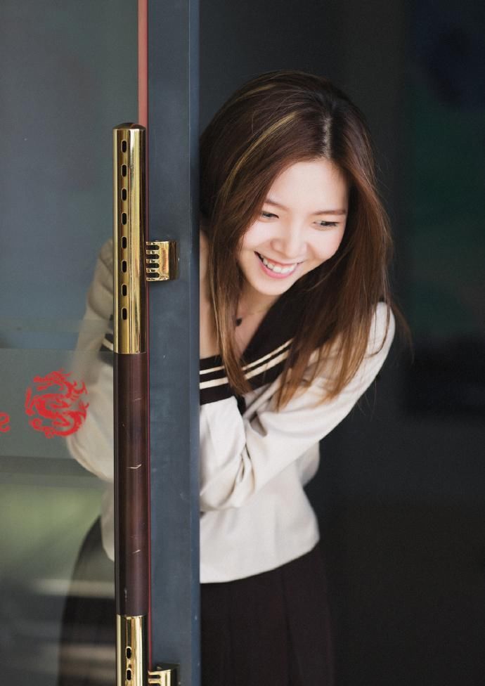 性感制服美女短裙美腿气质写真图片