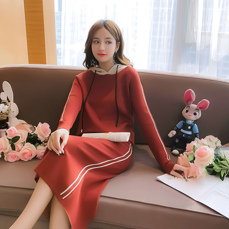 谁说秋天不能穿连衣裙?早晚刚上的针织裙套装，洋气又好穿，美爆