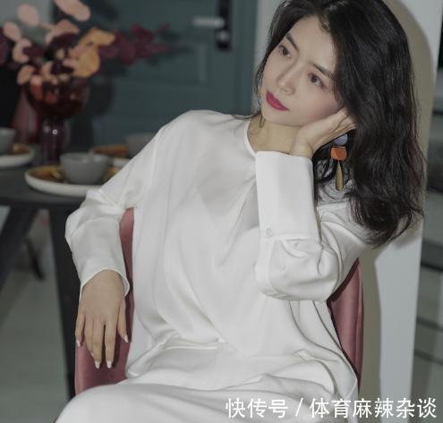 风衣@“见过世面的女人”从不在风衣里面穿裙子,看看三木你就知道了