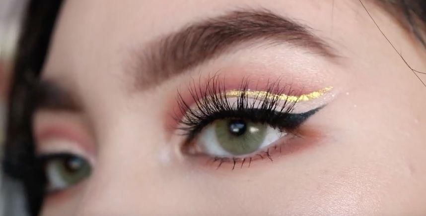 瘦成漫画腿的赵薇学小姑娘画欧美妆，只换了个眉形就老10岁