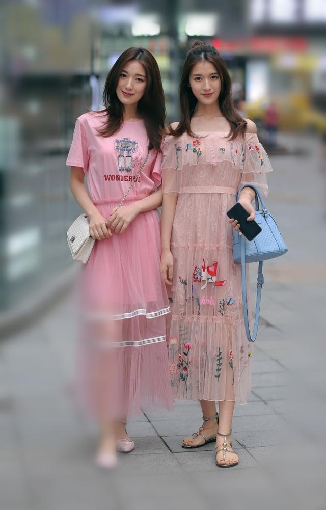 街拍美女：清纯可爱杨柳细腰，是不是你的菜？