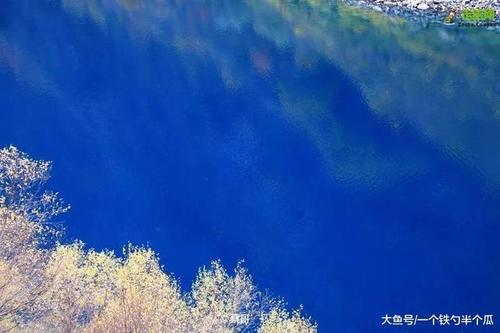 四川境内唯一敢和九寨沟比美的地方！游客虽不多，但门票不便宜