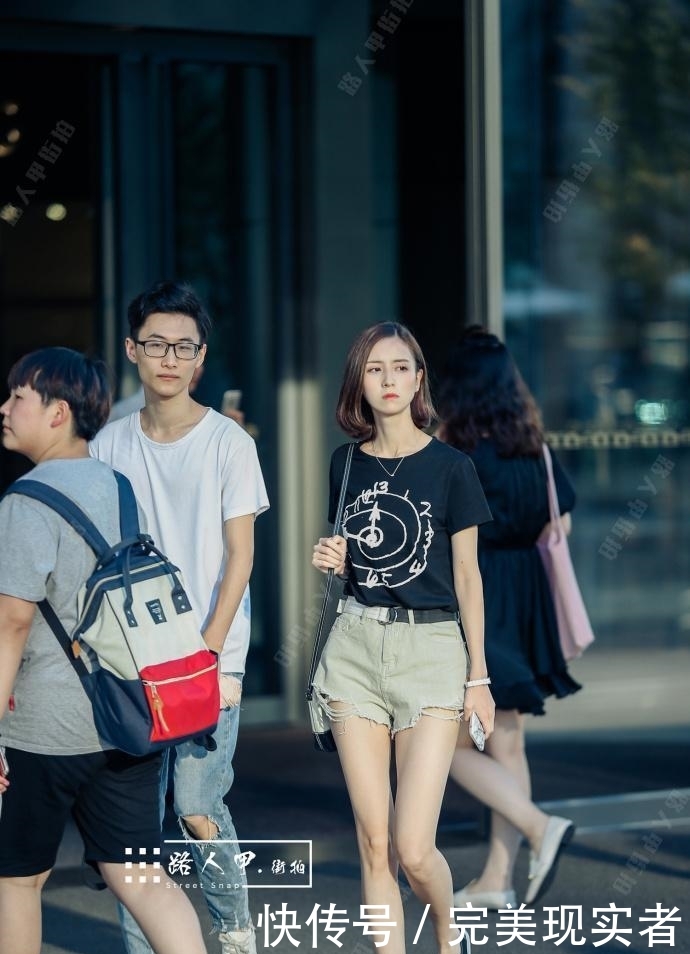撩到：糟糕, 是心动的感觉, 被穿黑色T恤的小姐姐撩到了，街拍