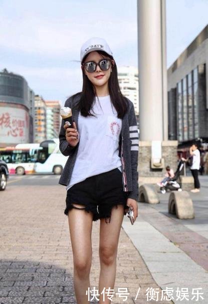 街拍：图五背心搭热裤，“凹凸”的曲线，就是传说中的“好身材”