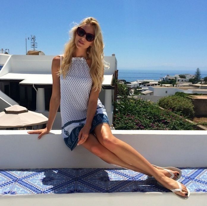 舒适、时尚、显腿长!这个夏天，时髦界都在pick澡堂拖!