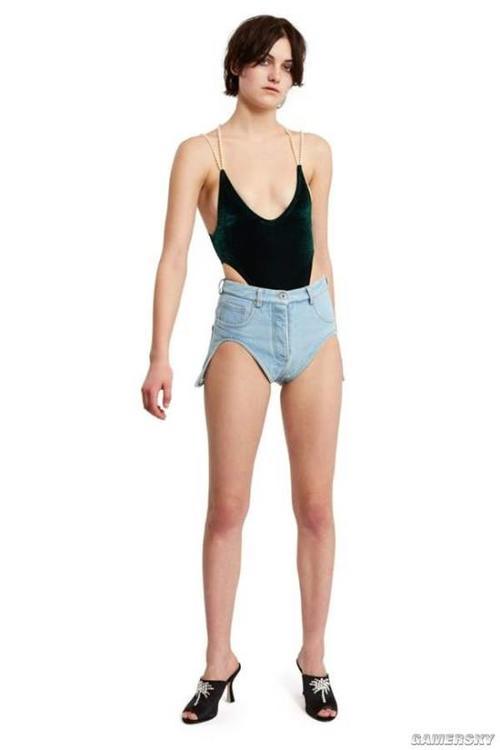 裤子也能露出绝对领域？国外时尚圈的奇葩破洞牛仔裤