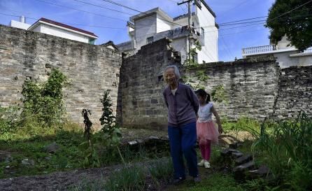  「条件」在农村，女孩能合法继承父母的宅基地吗？需符合什么条