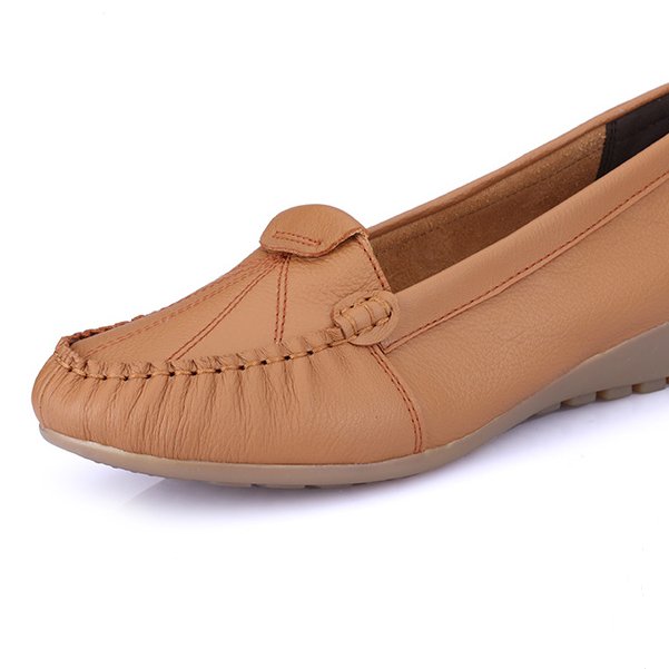 别再穿小白鞋了，大家都穿起了尖头鞋，拉长线条，展现纤细玉足