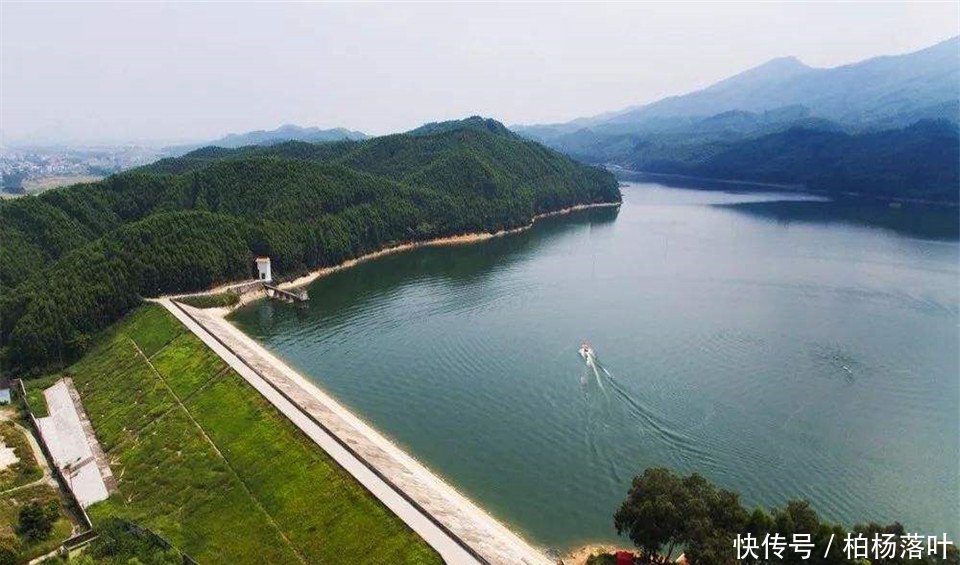 亚洲最大沙漠水库存储容量达1.92亿立方米，出动1万名民工修建