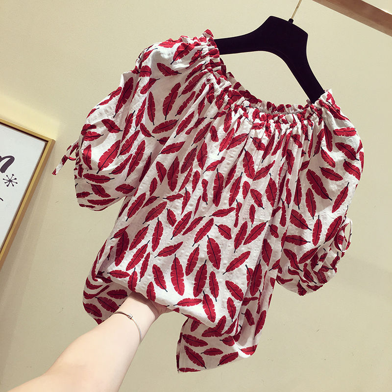 现在的小姐姐真会搭，出门旅游穿这“娃娃衫”，贼白嫩减龄