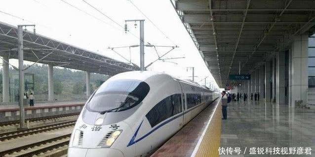  #车站#我国最“调皮”的火车，不仅只卖卧铺票，且中途还不停靠