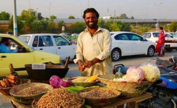 巴基斯坦游客：中国人对我很好，但总是算错账，知道原因后很感动