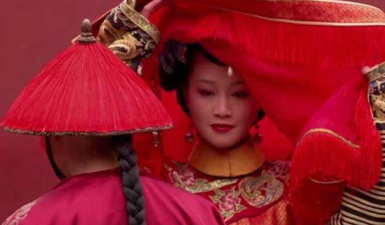 『郡王』甄嬛传：同是侧福晋，为何果郡王只亲近孟静娴？看浣碧办了什么蠢