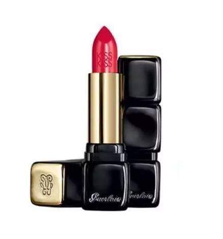 砖红色，吃土色已经OUT了!水红色口红颜色才是今年秋天的流行色