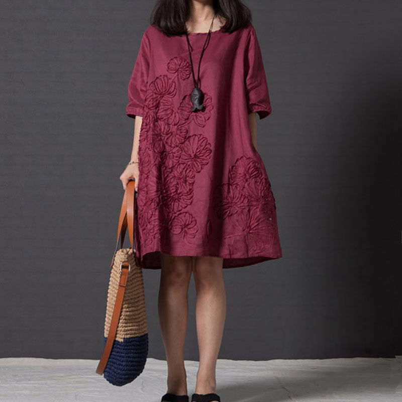 40岁小姨一点都不显老，初秋穿大码棉麻裙，百搭添年轻