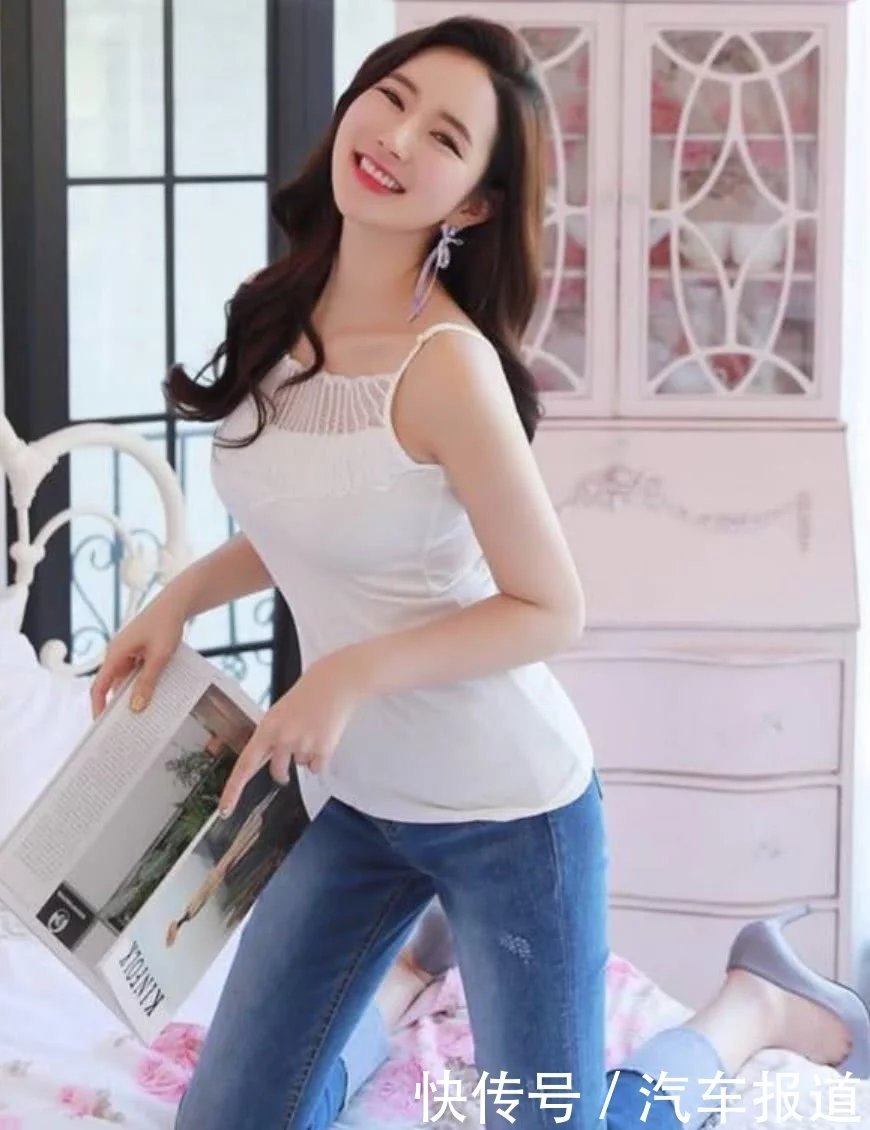 靓丽好看的牛仔裤美女，彰显潮流的气息，养眼上镜！