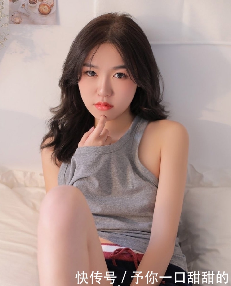 写真■背心热裤美女长腿撩人私房写真