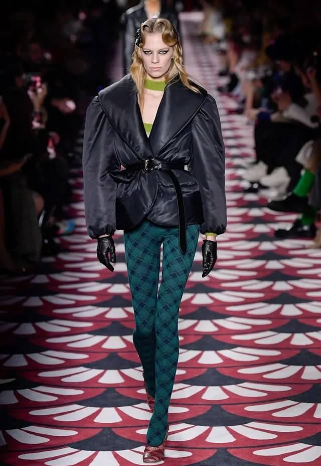  色彩：时装展最靓话题：这8大颜色夫人夫人太炫了，美哭！！