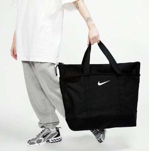  『单品』不只有复刻跑鞋：NIKE x STüSSY 简约运动休闲鞋服套装发布