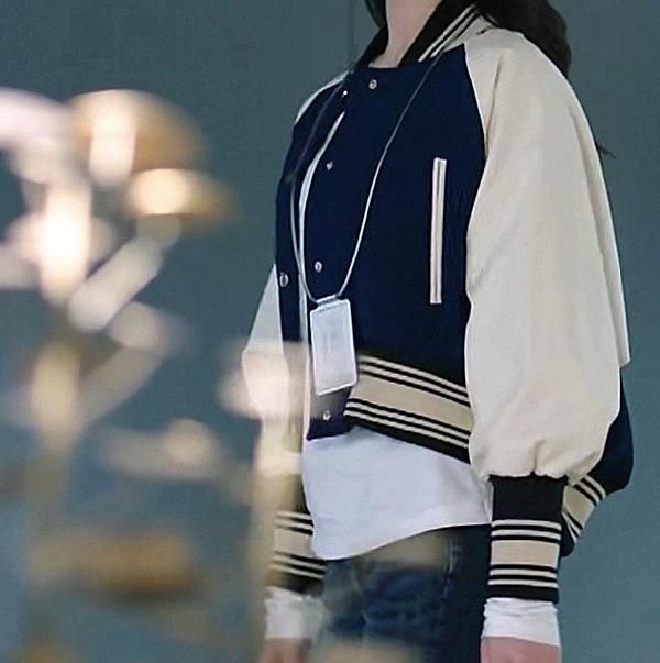 小个子女人别穿风衣，短夹克+高腰A裙，成就你无与伦比的美