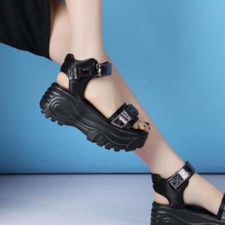 “女王”不一定必穿“恨天高”,还是要穿这些的,有范