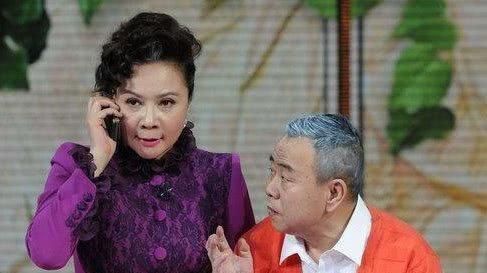  #女王#她是春晚女王，却嫁给小11岁的“弟弟”，现今将近40岁被宠成公主