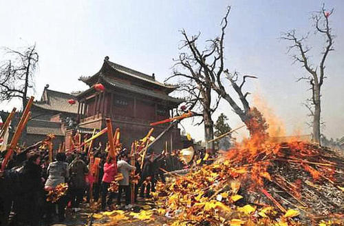 世界上香火“最旺”的寺庙，消防队随时待命，你知道在哪吗？