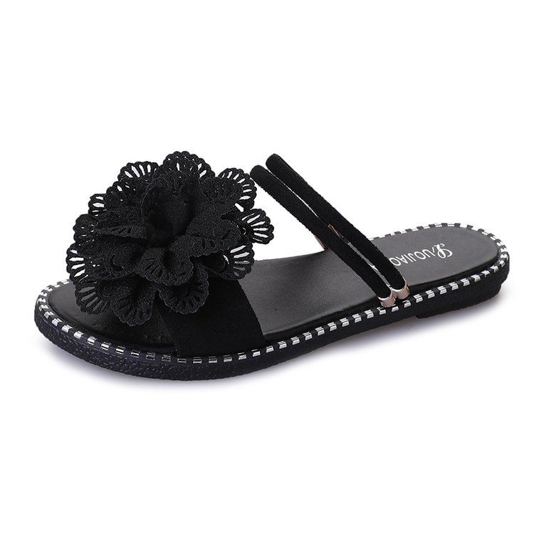 高跟鞋、豆豆鞋、不如一双平底凉拖舒适，时髦轻盈解放双脚