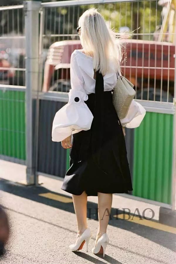 好看| 石原里美游香港穿这样!黑白单品永远不过时还用强调?