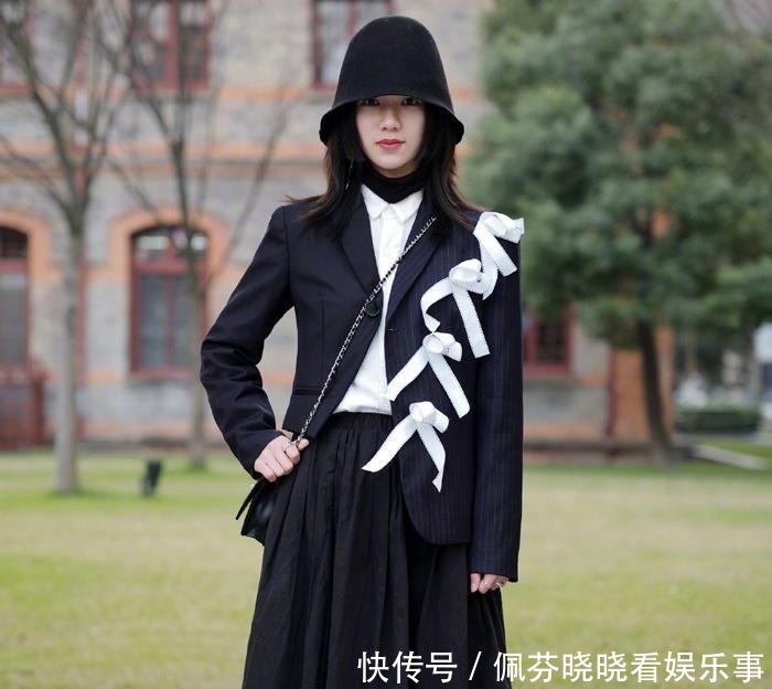  『小姐姐』街拍：优雅的白色V领雪纺衫，小姐姐穿出仙气十足的女神范