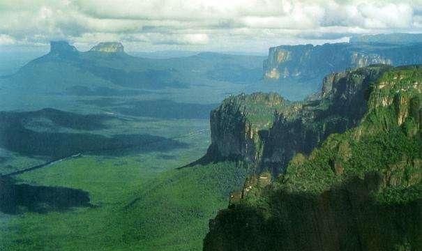  查维斯：委内瑞拉有那么多的优质耕地，为何粮食不能自给自足？